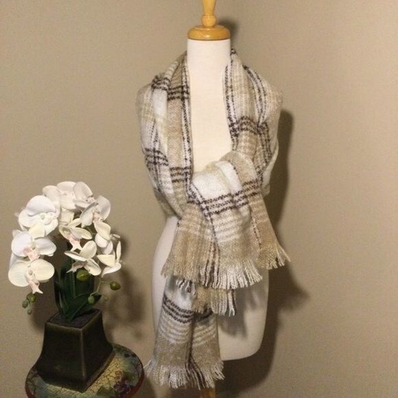 Charming Charlie Plaid Blanket Scarf Wrap - Picture 8 of 12
